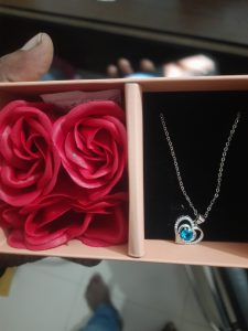 Necklets with gift box - Image 2