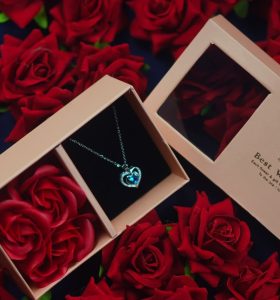 Necklets with gift box - Image 4