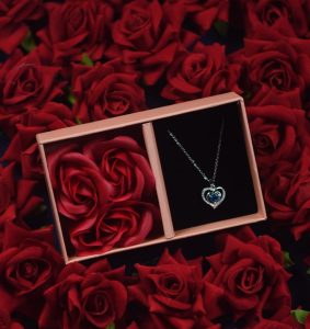 Necklets with gift box - Image 3